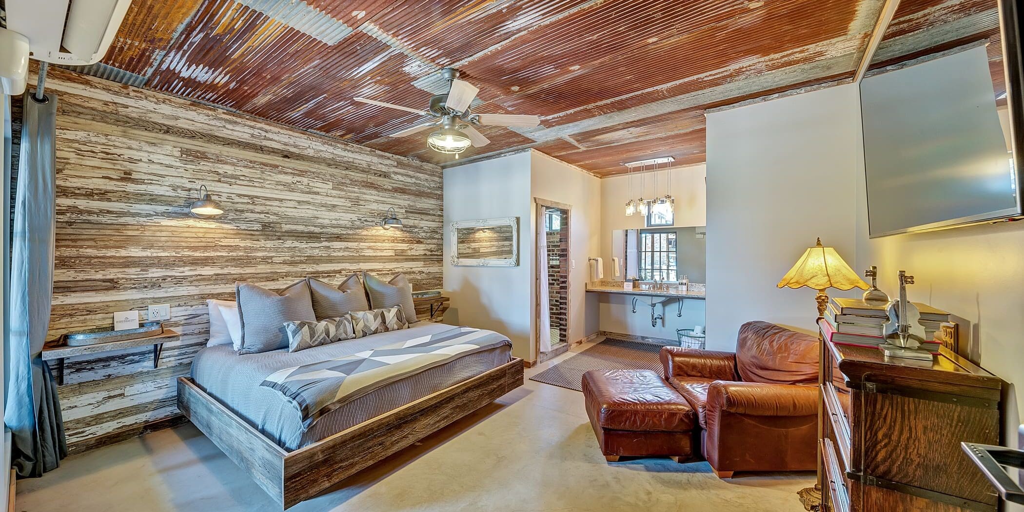 RockerBRanch-31-2100x1386-43b02c00-fbe0-4e51-8b40-863867af2f8e